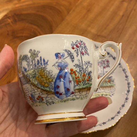 Vintage Fine Bone Bell China Tea Cup and Saucer - Picture 3 of 11